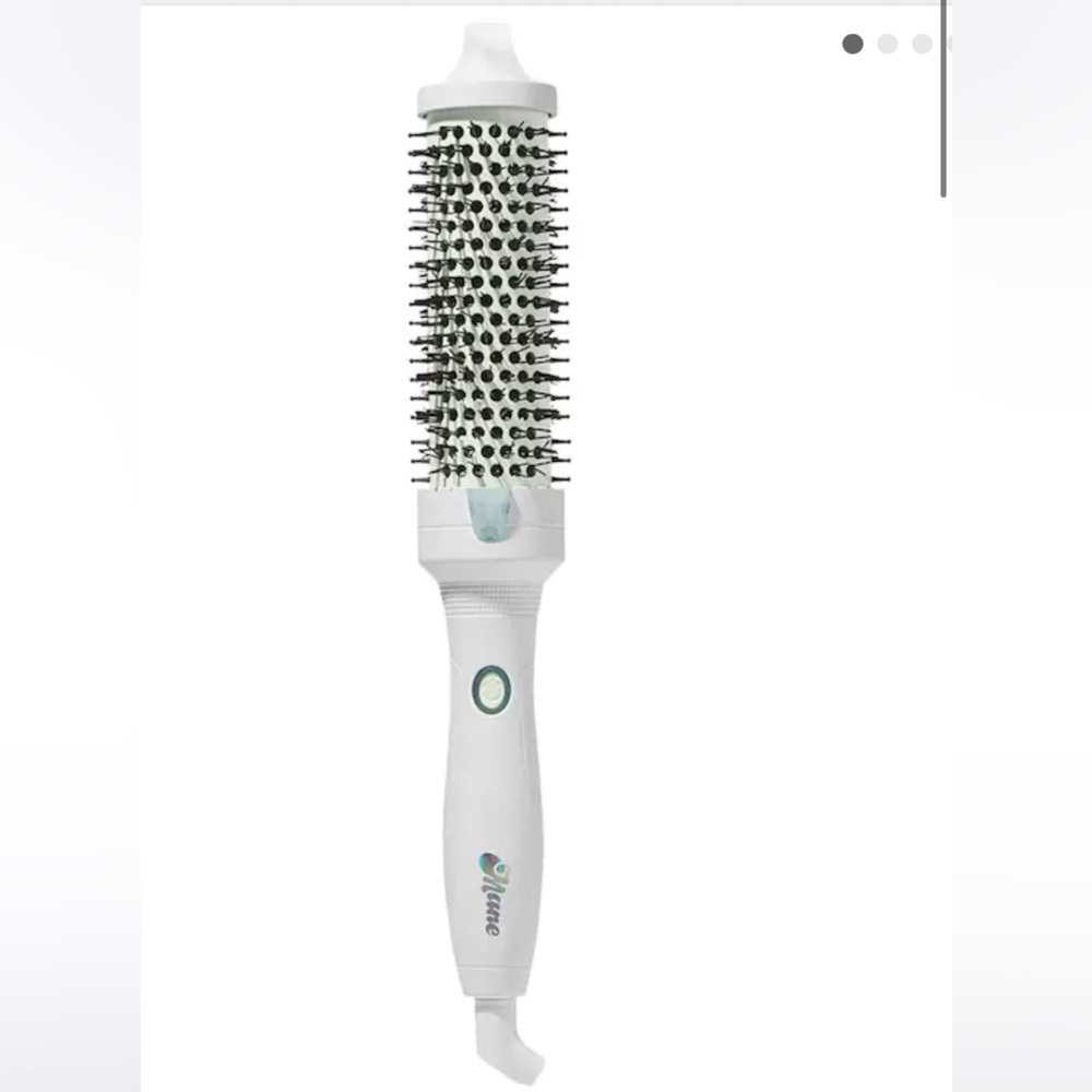 Mane heated round brush